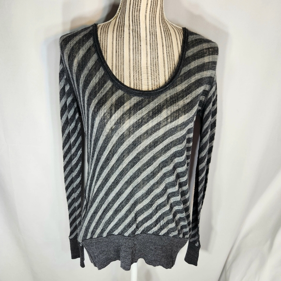 Ann Taylor LOFT Grey on Grey Diagonal Striped Long Sleeve Sweater Size Medium - Picture 1 of 8